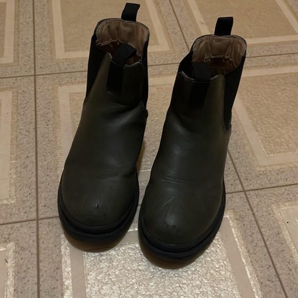 Boots - Picture 2 of 6